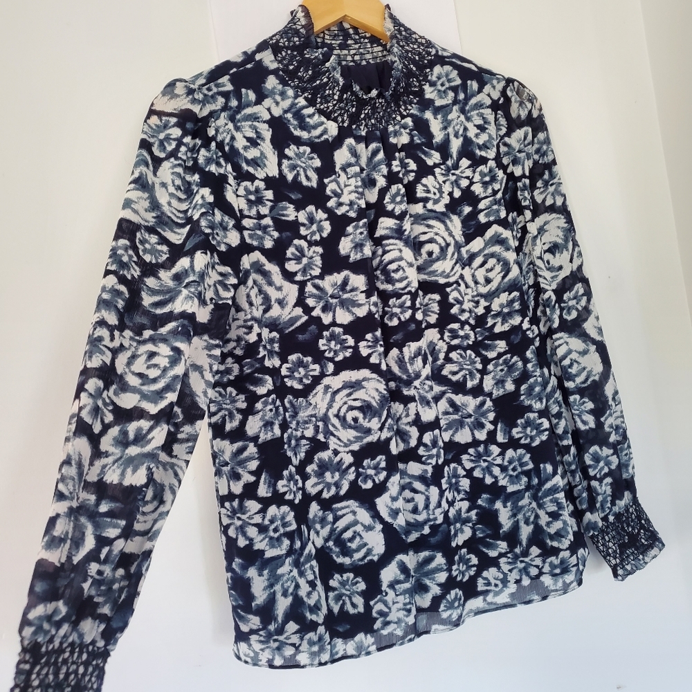 J. CREW XS Shaded Floral Crinkle Chiffon Smocked Top Navy LS Mock Neck Office - Picture 8 of 15